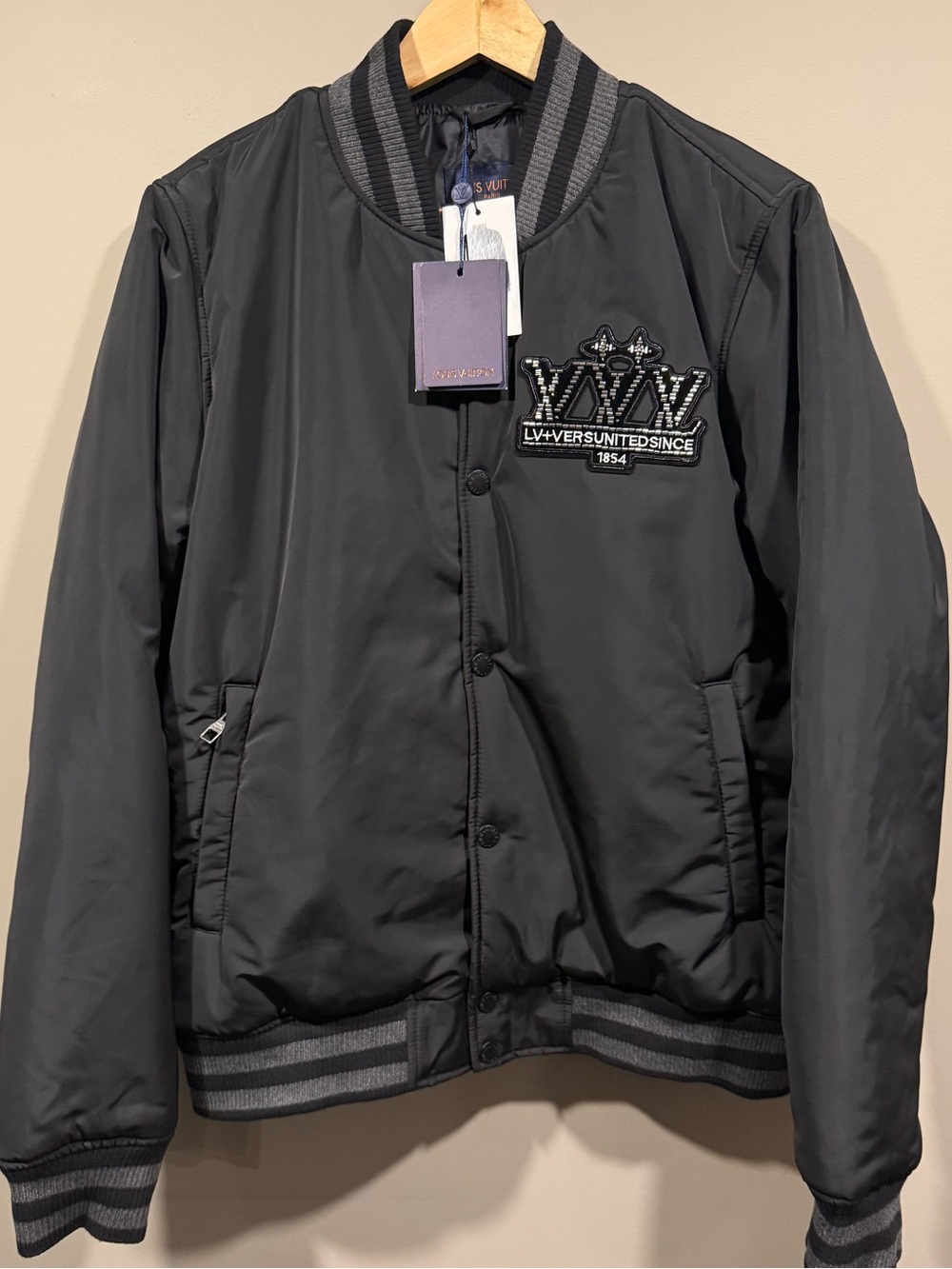 Louis Vuitton Embellished nylon baseball Bomber Jacket with Crest Patch FW24 1:1